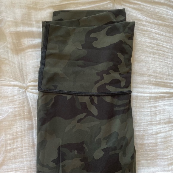 Wunder Under High Rise Legging - Picture 3 of 4